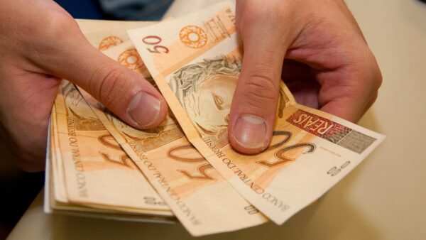 Por que é tão difícil falar sobre dinheiro?