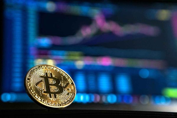 Que vale mais a pena ações ou criptomoedas