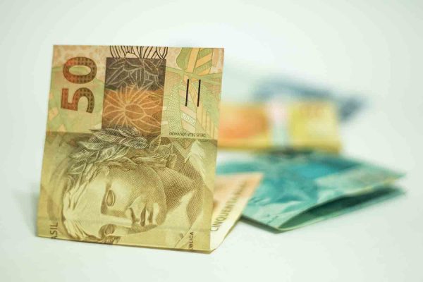 Saiba como o auxílio Brasil funciona e quais são as regras para ter direito ao benefício
