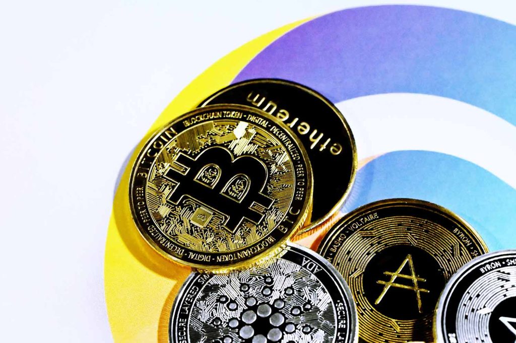 Os altcoins, também chamados de criptomoedas alternativas, são moedas opostas ao bitcoin, conheça as suas vantagens e riscos