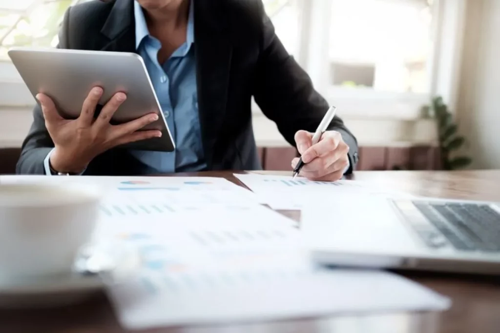 Entenda o que é DeFi e como investir de forma inteligente