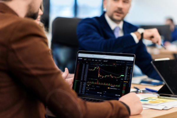 Quanto rende 100 mil na poupança da Caixa por mês?