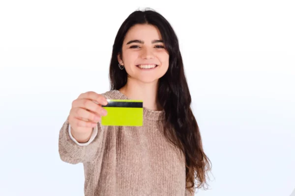 Cartão universitário: como funciona, quem pode pedir e benefícios